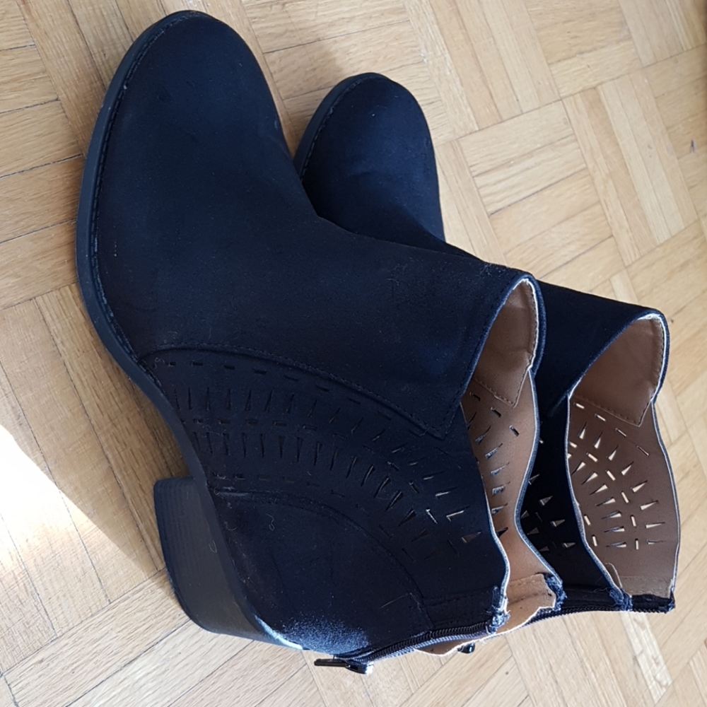 Ankle booties - Picture 3 of 3